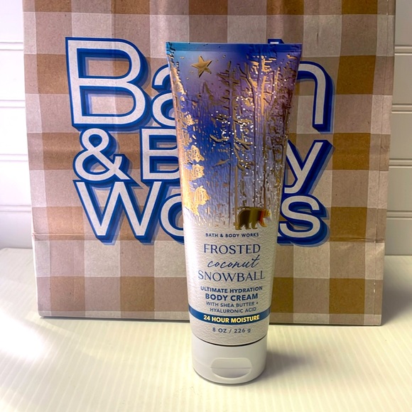 Bath & Body Works Frosted Coconut Snowball 🥥 - Body Cream - Picture 1 of 9